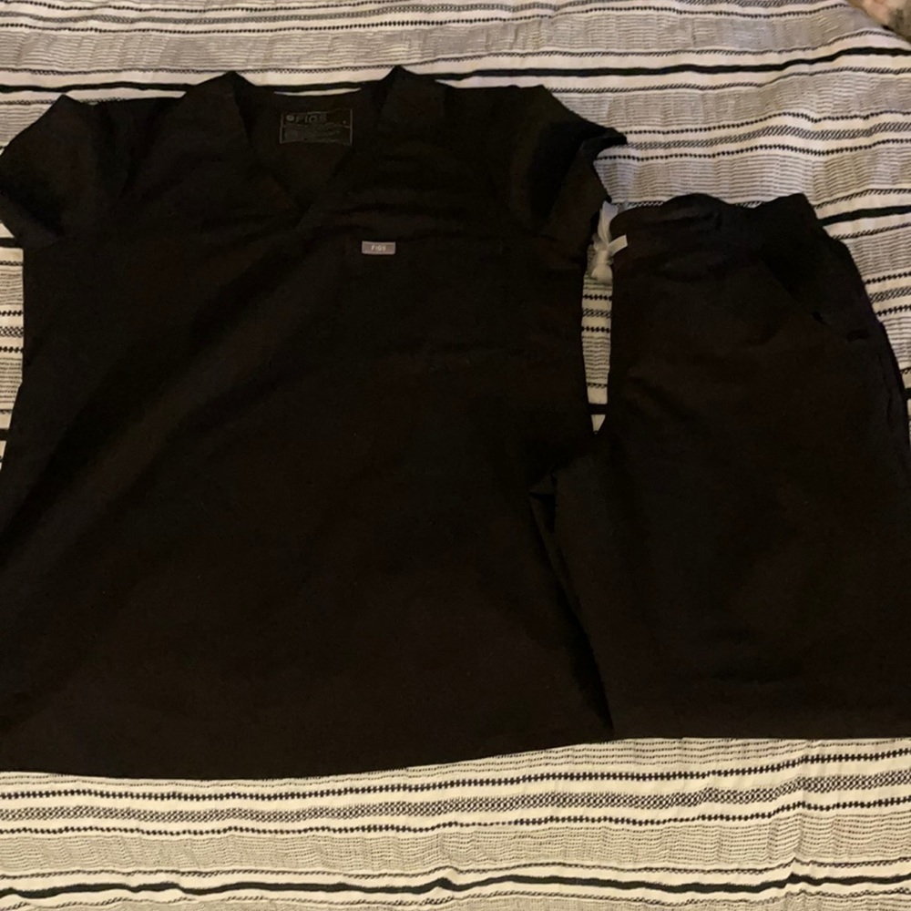 Black “Fig” Scrubs - small